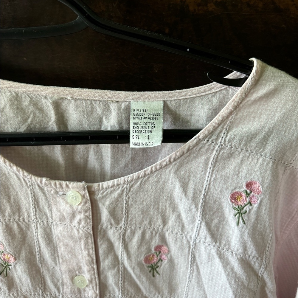 Cute button up top - Picture 2 of 4